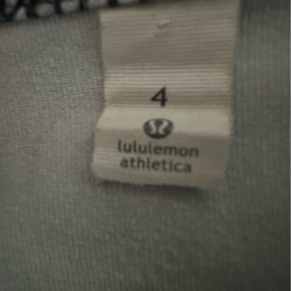 Lululemon Printed Activewear
Jacket Cardigan Women's Gray Full Zip size 4 - Picture 9 of 10